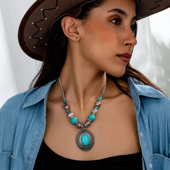 2/$40 NEW Turquoise and Silver Necklace Preppy Clueless-(#0148) - Picture 1 of 4
